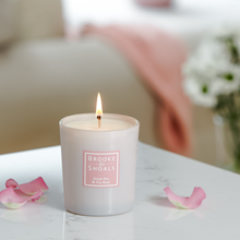Load image into Gallery viewer, Brooke &amp; Shoals Sweet Pea &amp; Tea Rose Candle
