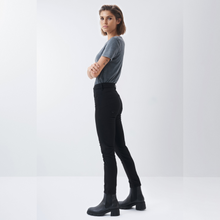 Load image into Gallery viewer, Salsa Secret Glamour Skinny Cropped | True Black
