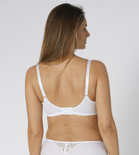 Load image into Gallery viewer, A close up of a model showing the back of the Triumph Modern Finesse WP White Bra.
