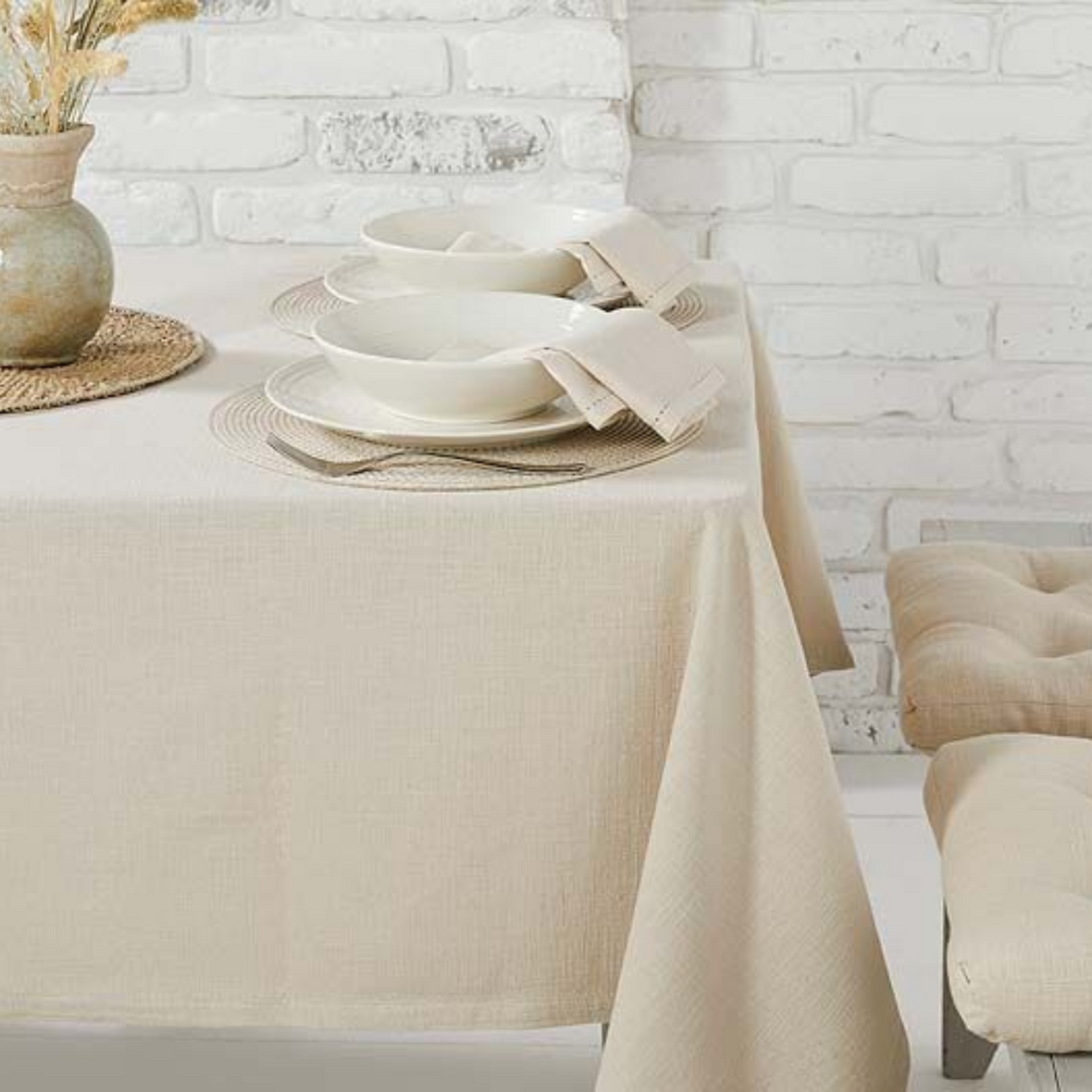 Walton Primavera Tablecloth | Linen / White
