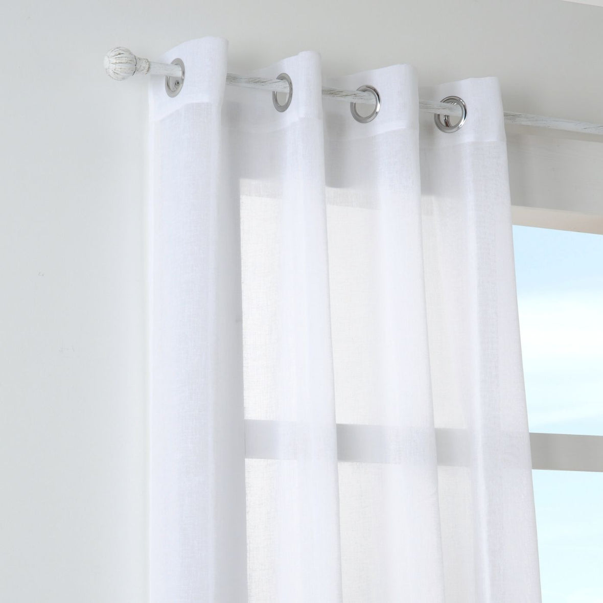 Stof-Voile-Panel-White-Hanging