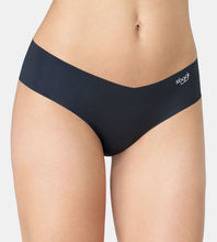 Load image into Gallery viewer, A model wearing the Sloggi Zero Microfibre Hipster in Black.
